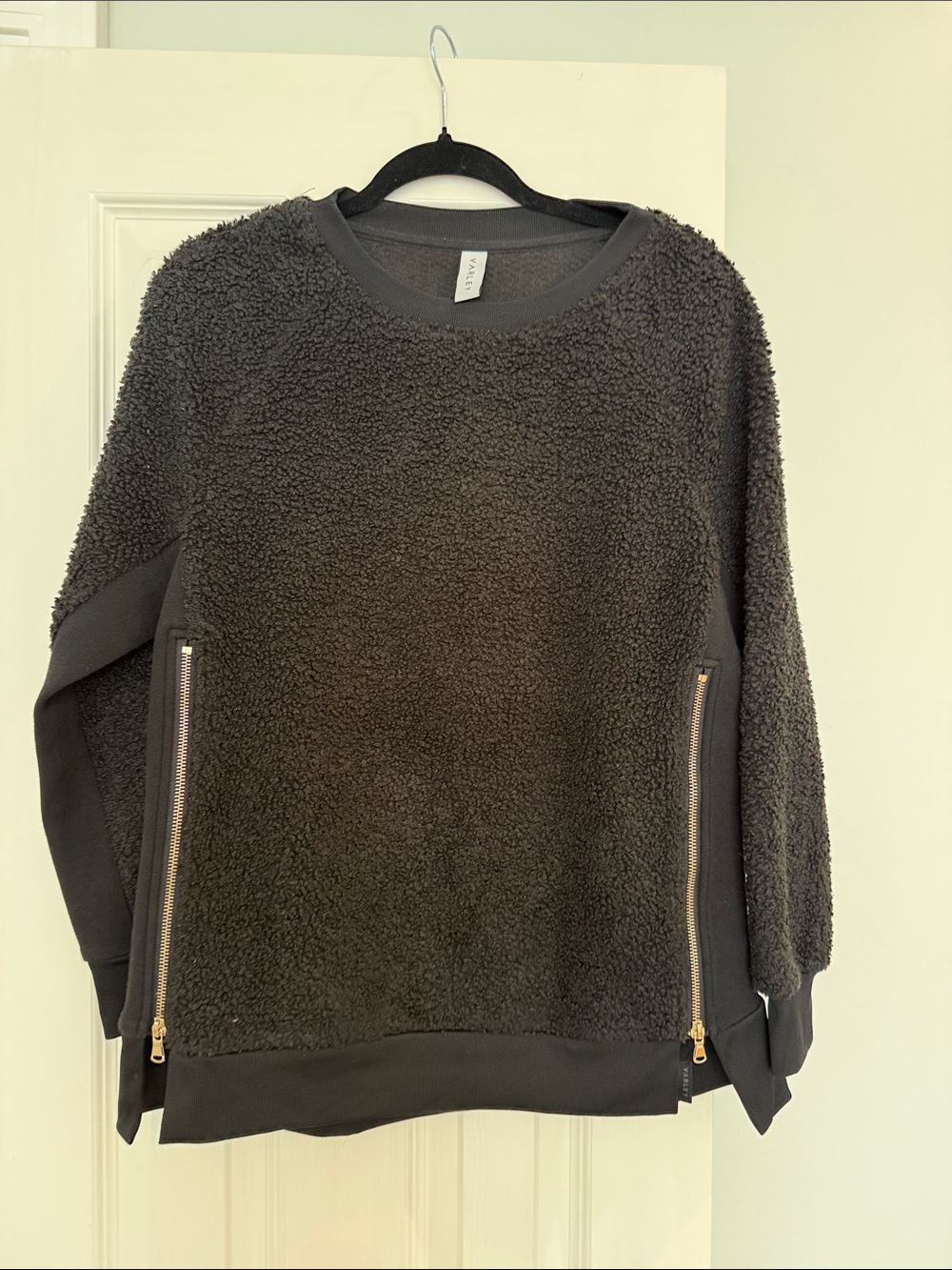 Varley oversized black long sweatshirt with side zipper accents